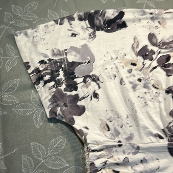 Ladies Maurices Top. - Picture 6 of 8